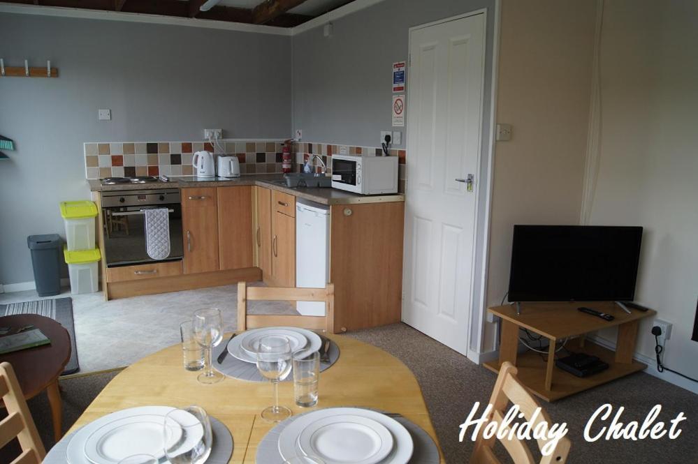 Greenways Valley Holiday Park Грейт Торингтън Екстериор снимка